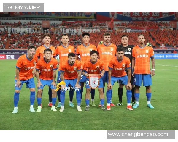 天津天海迎战山东鲁能泰山争夺中超联赛关键三分之战